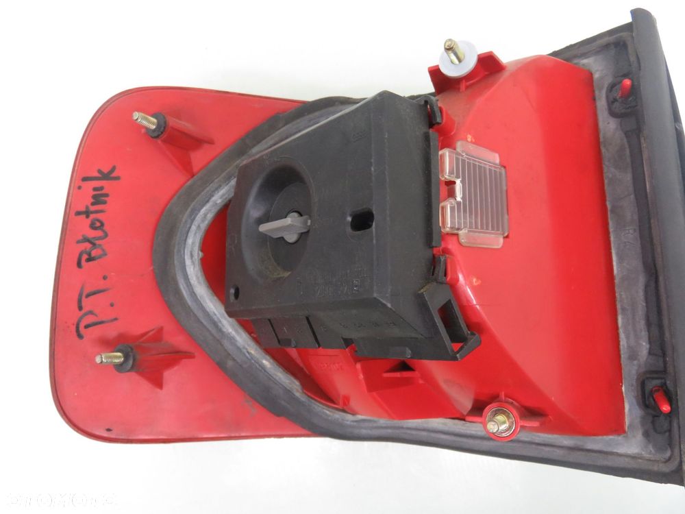 LAMPA PRAWA TYLNA AUDI 80 B4 R295102 29632202 - 12