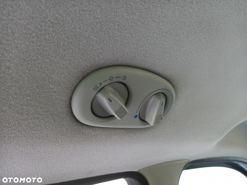 Ford Galaxy 1.9 TDI Ghia - 28