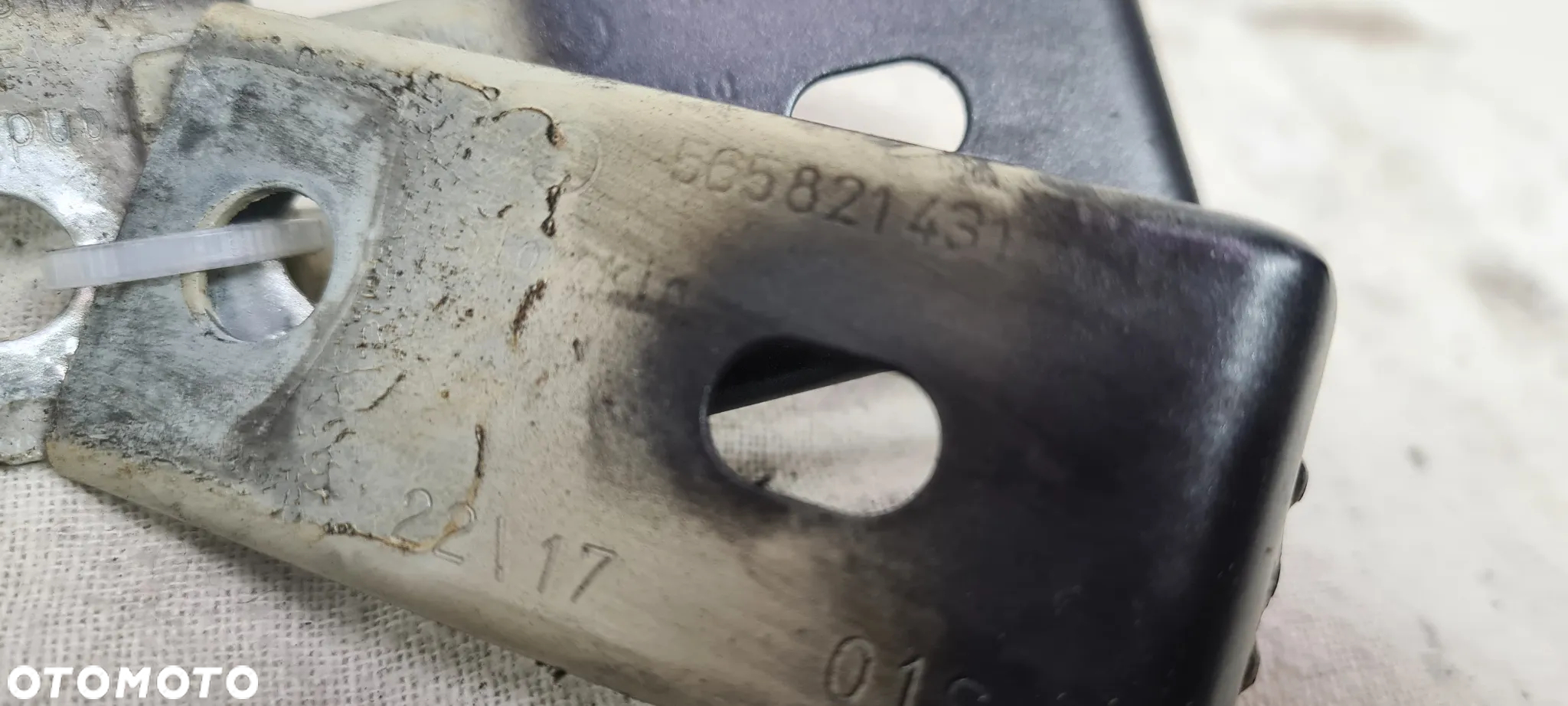 SKODA KODIAQ WSPORNIK BŁOTNIKA PRAWY 565821142 - 11