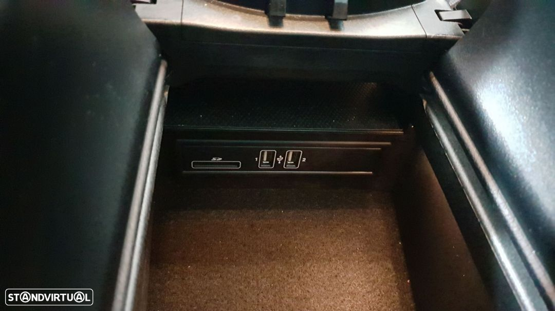Mercedes-Benz C 300 h Exclusive - 25