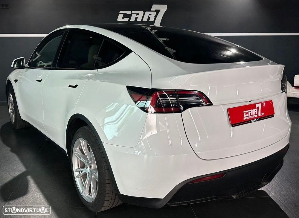 Tesla Model Y Standard RWD - 4
