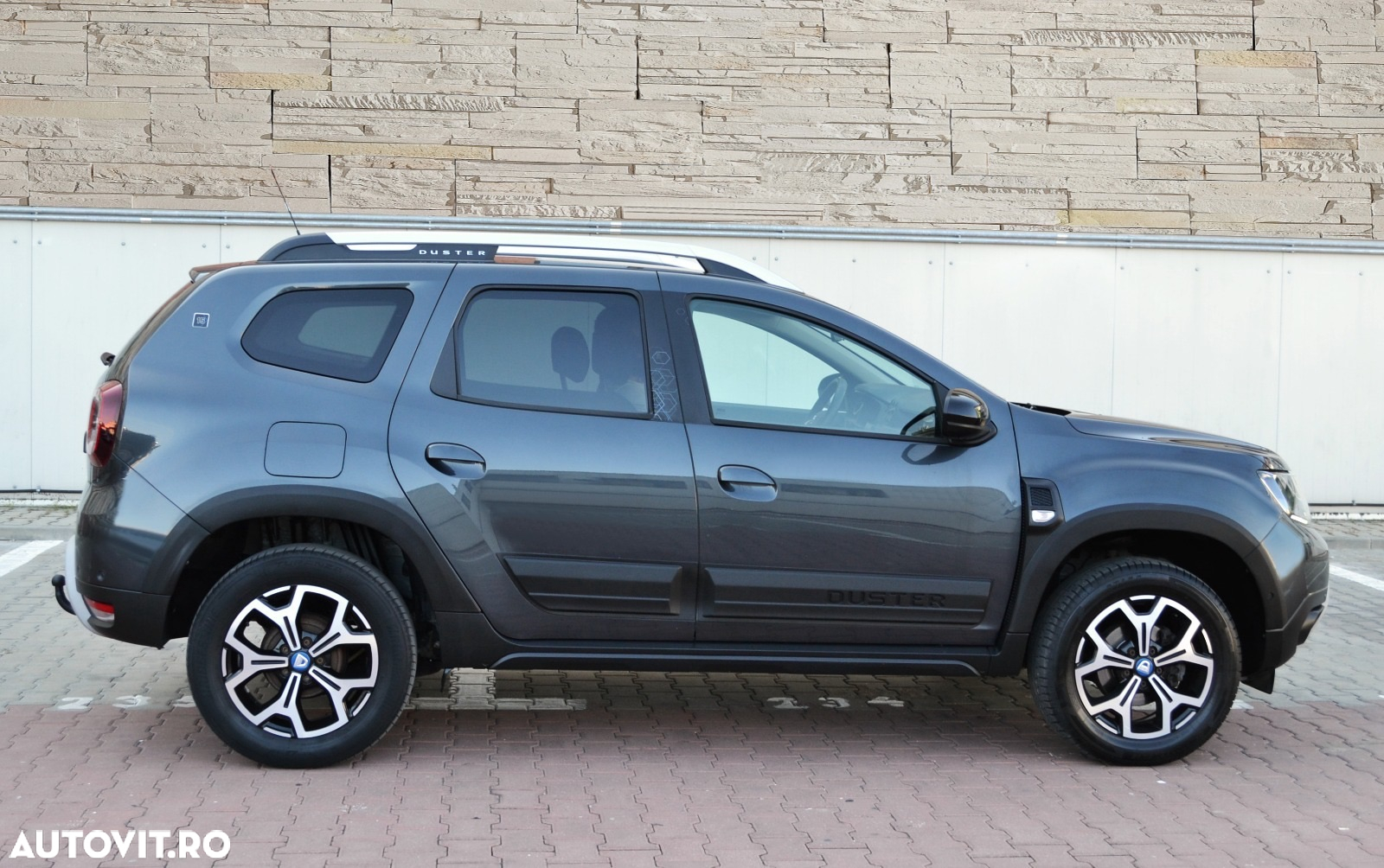 Dacia Duster TCe 100 2WD Celebration - 11
