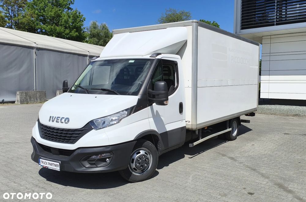Iveco Daily 3,0 kontener z windą - 2