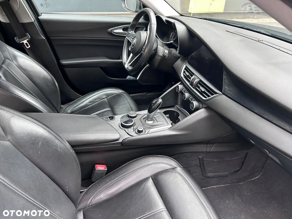 Alfa Romeo Giulia - 16