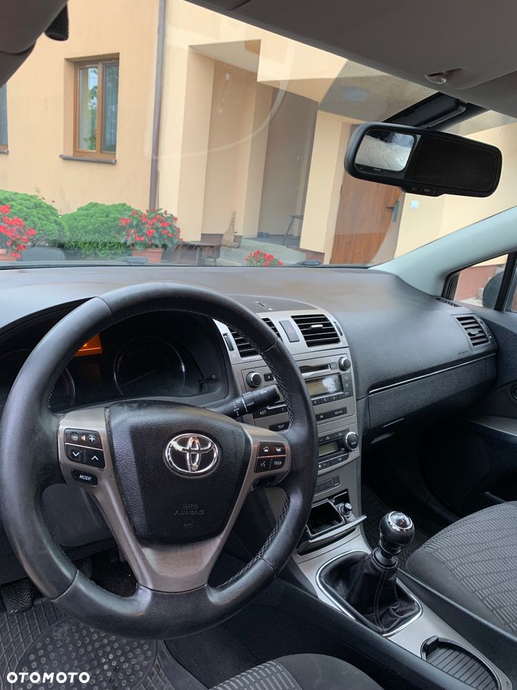 Toyota Avensis - 12