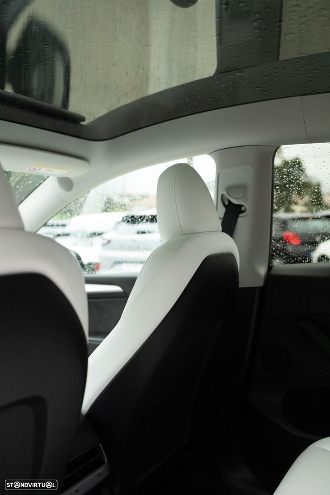 Tesla Model Y Standard RWD - 15