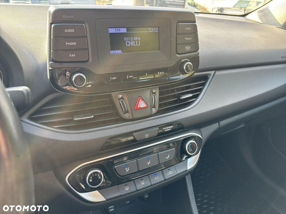 Hyundai i30 1.5 DPI Classic + - 20