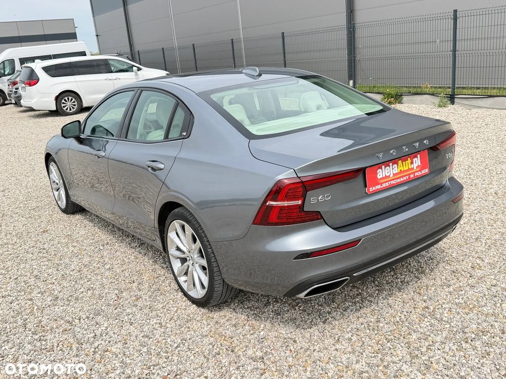 Volvo S60 T5 AWD Momentum Pro - 4