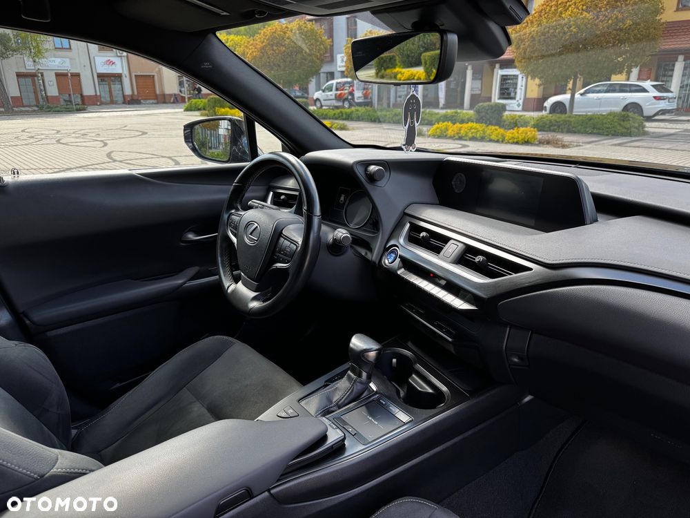 Lexus UX - 21