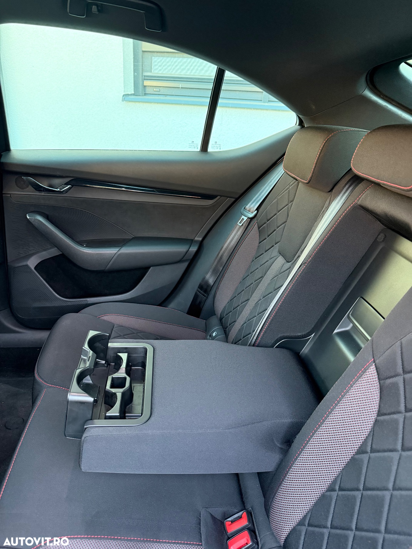 Skoda Octavia 2.0 TSI DSG RS - 17