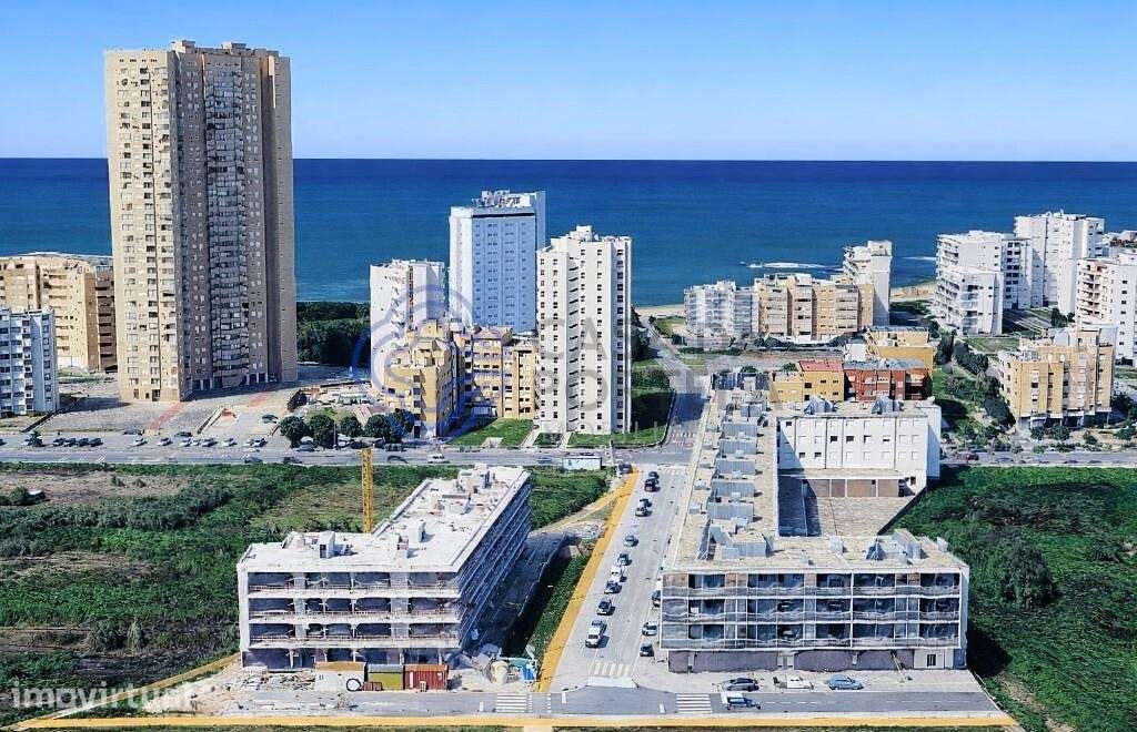 Apartamento T3 com garagem para 2 carros, a poucos metros da praia, em - Grande imagem: 2/37