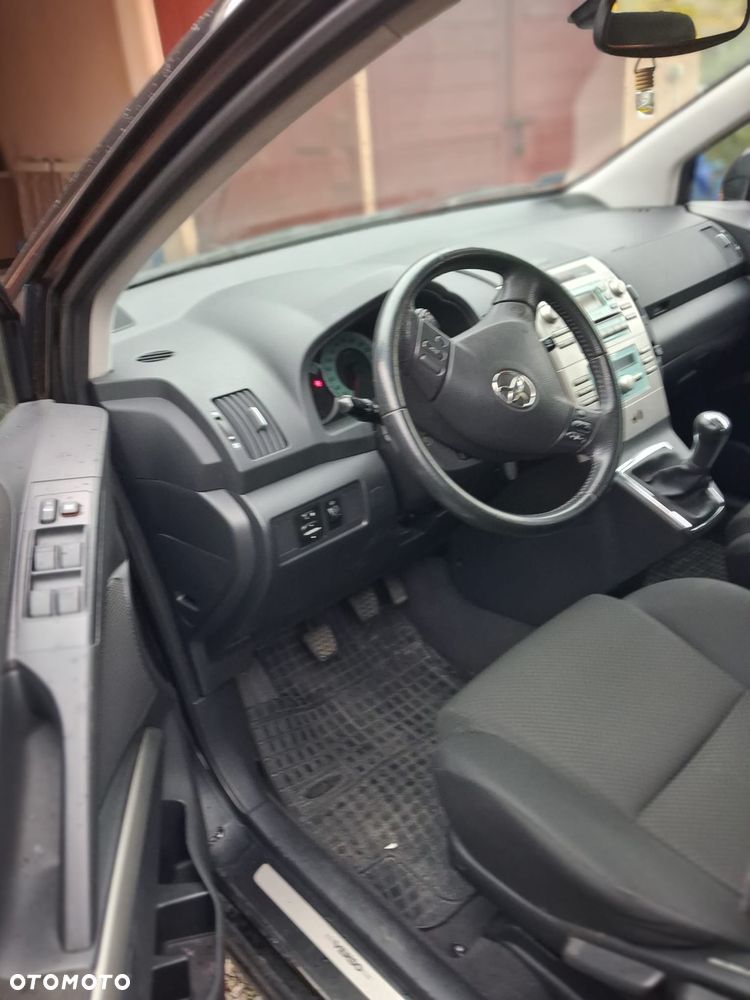 Toyota Corolla Verso 2.0 D-4D - 7