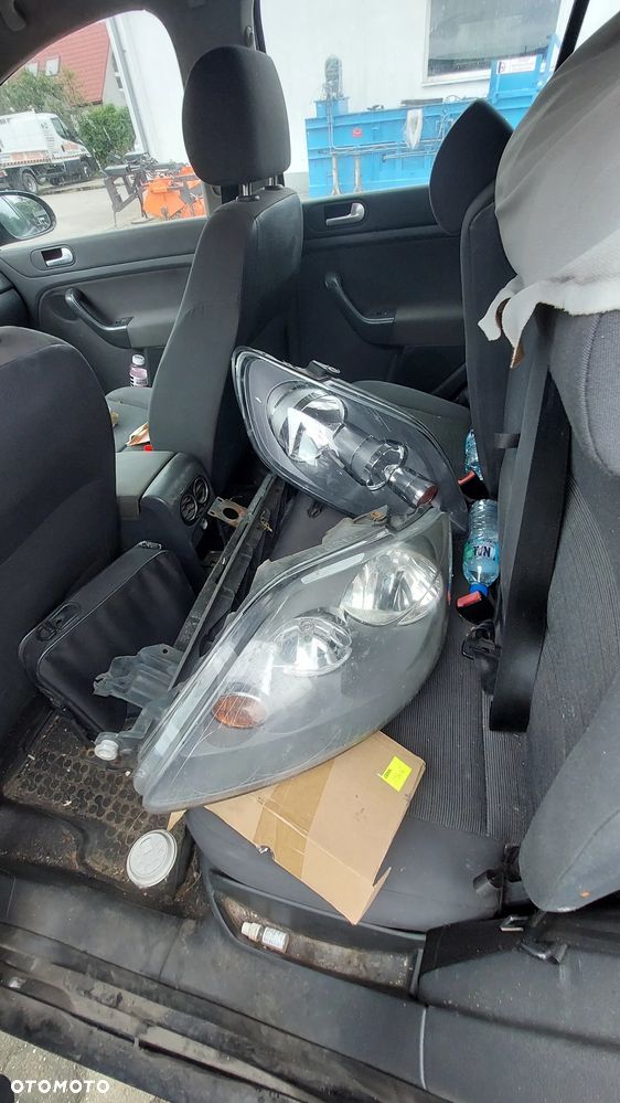 golf V plus na części V+  fotel lusterko szyba drzwi klapa maska panel klamka zamek - 9