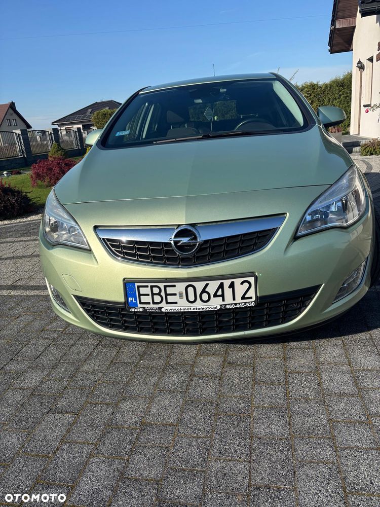 Opel Astra 2011 photo 5