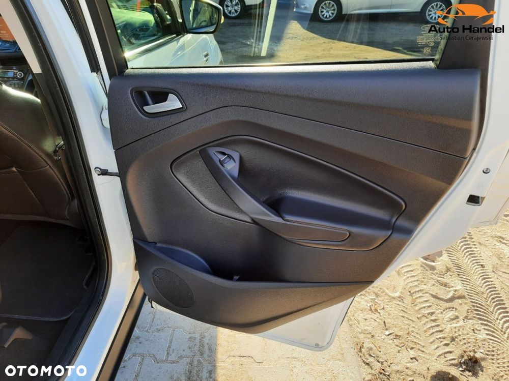 Ford Kuga 1.5 EcoBoost 2x4 Titanium - 36