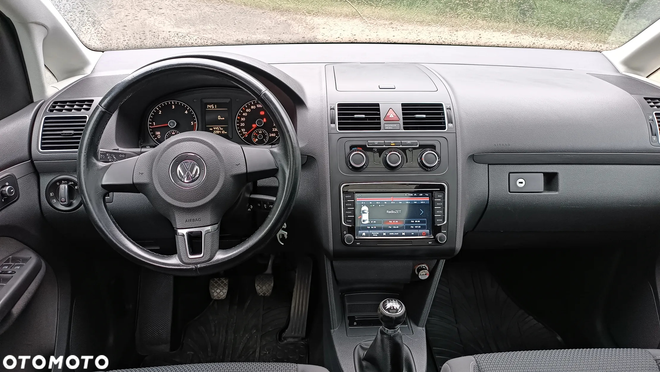 Volkswagen Touran - 16