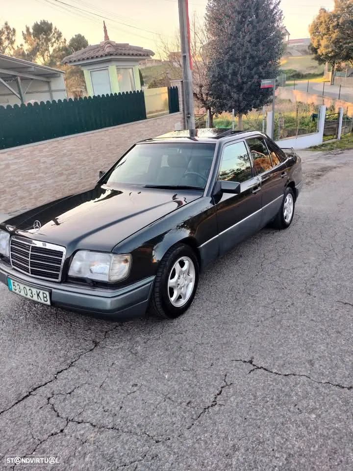 Mercedes-Benz 250 D Turbo - 4