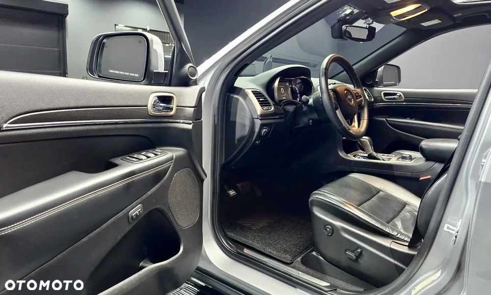 Jeep Grand Cherokee - 12