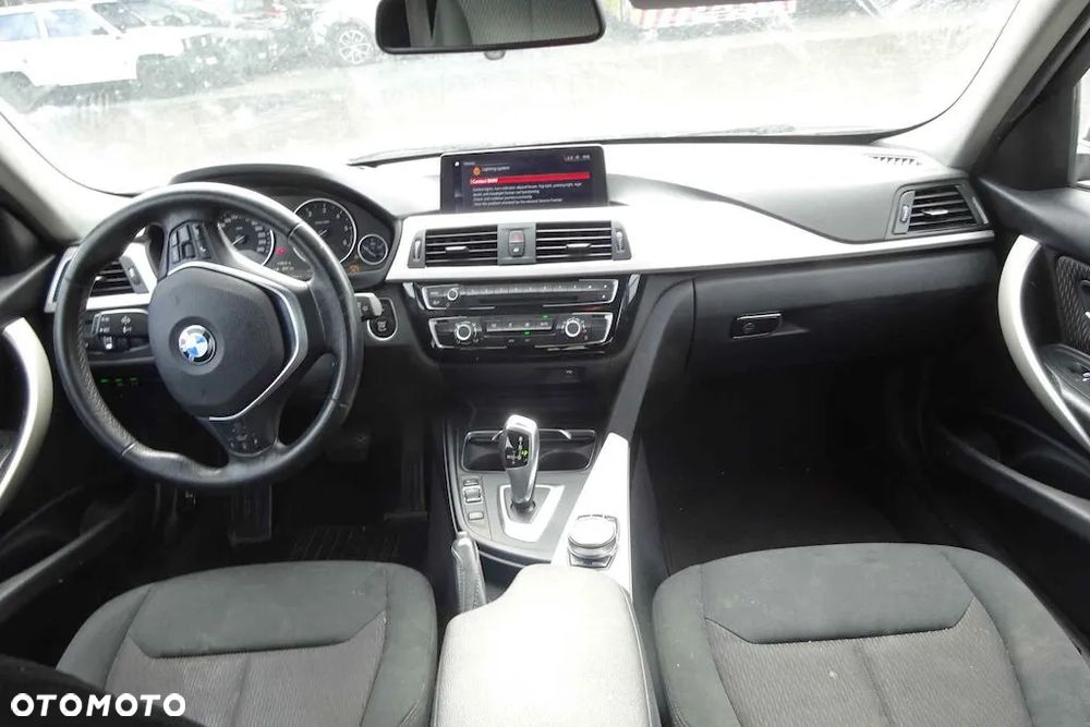 BMW Seria 3 320d Touring xDrive - 6