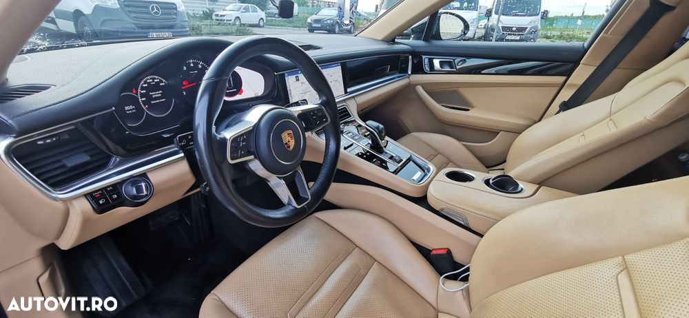 Porsche Panamera 4 - 11
