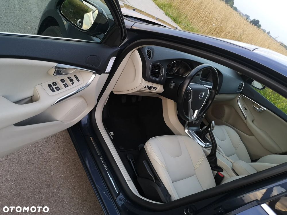 Volvo V40 D3 Momentum - 26