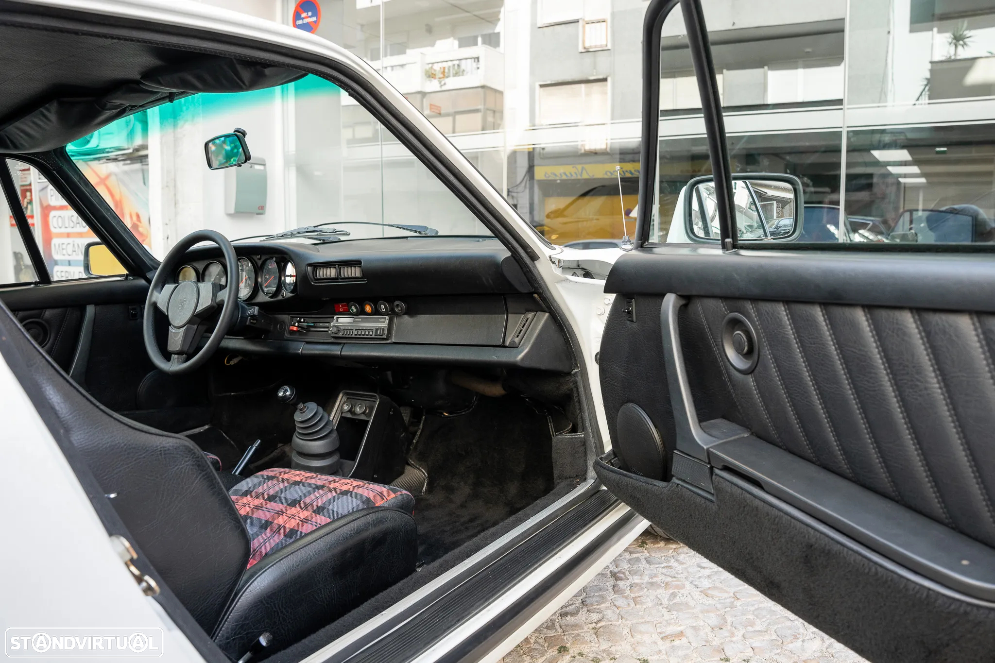 Porsche 911 Série G - 8