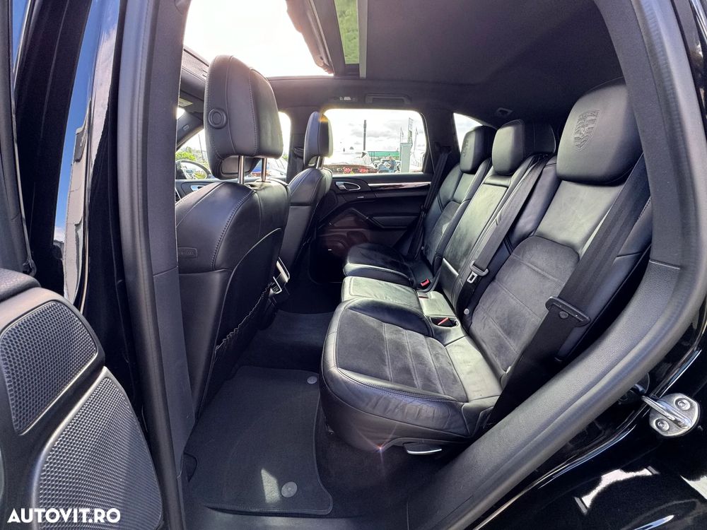 Porsche Cayenne 3.0 L - 25