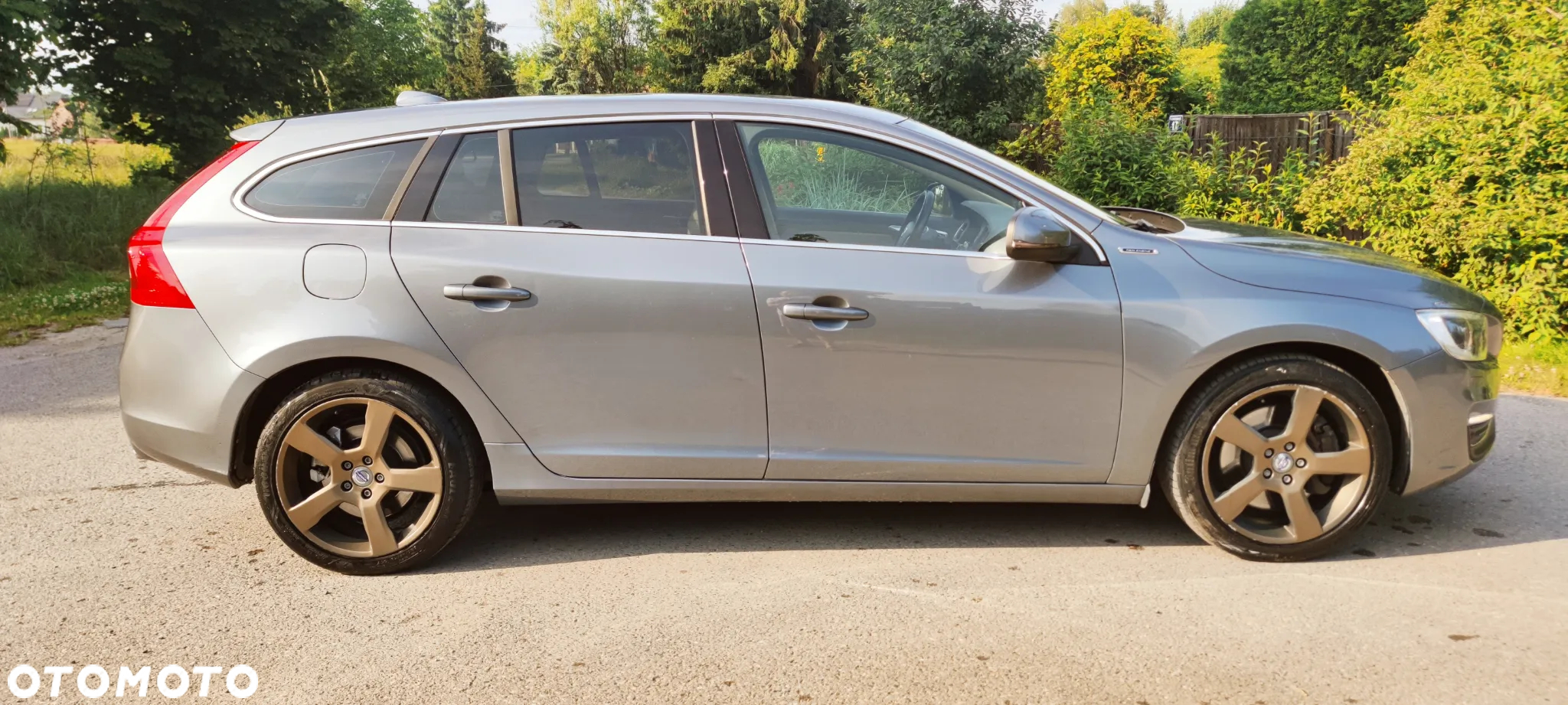Volvo V60 D6 AWD Plug-in Hybrid Summum - 10