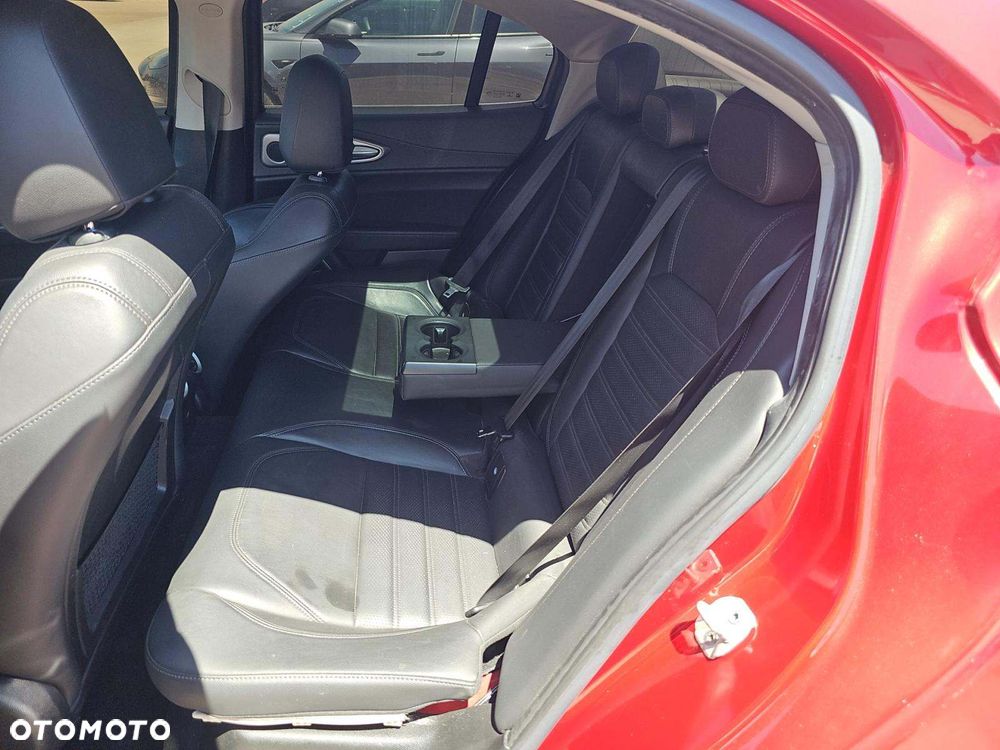 Alfa Romeo Giulia 2.0 Turbo - 11