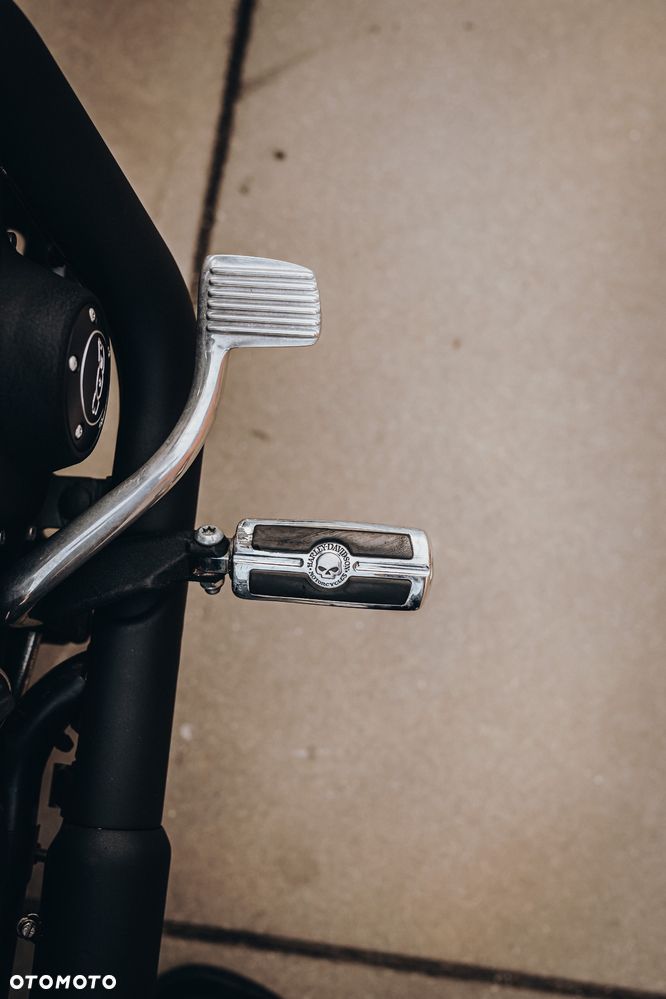 Harley-Davidson Dyna Street Bob - 19