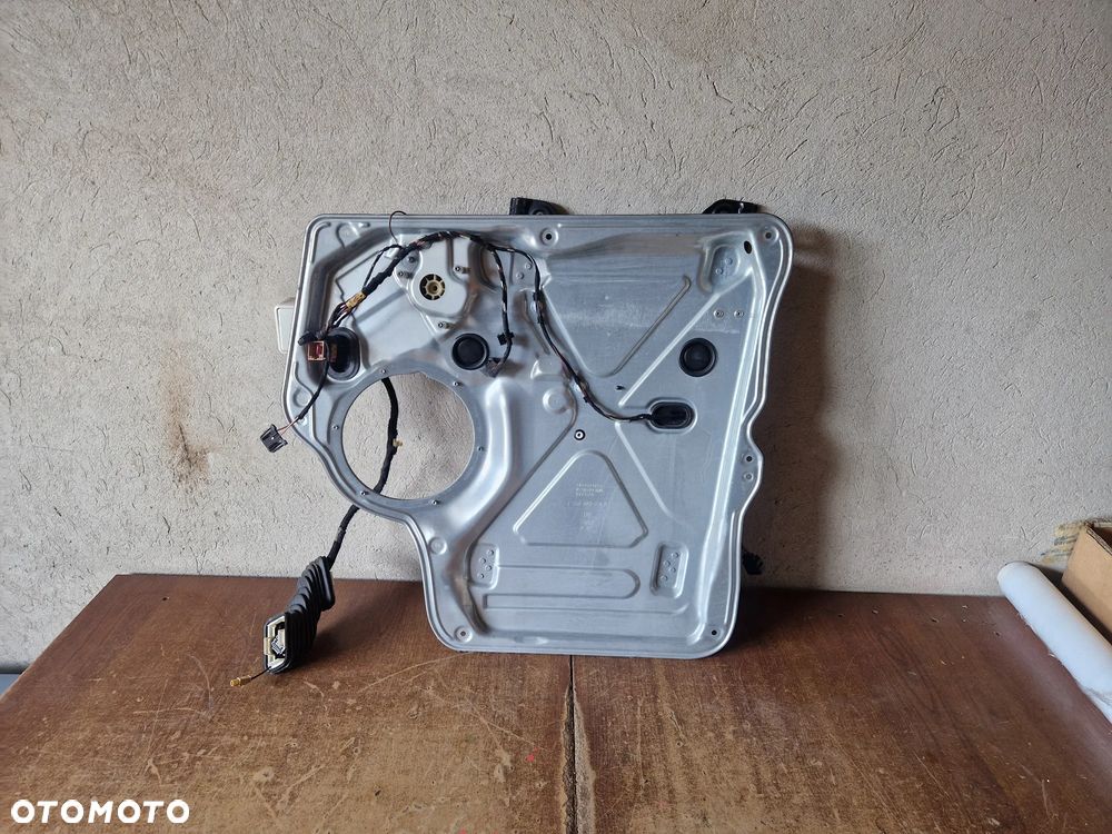 PODNOŚNIK SZYBY PRAWY VW T5 VW T6 2003r - 2019r - 1