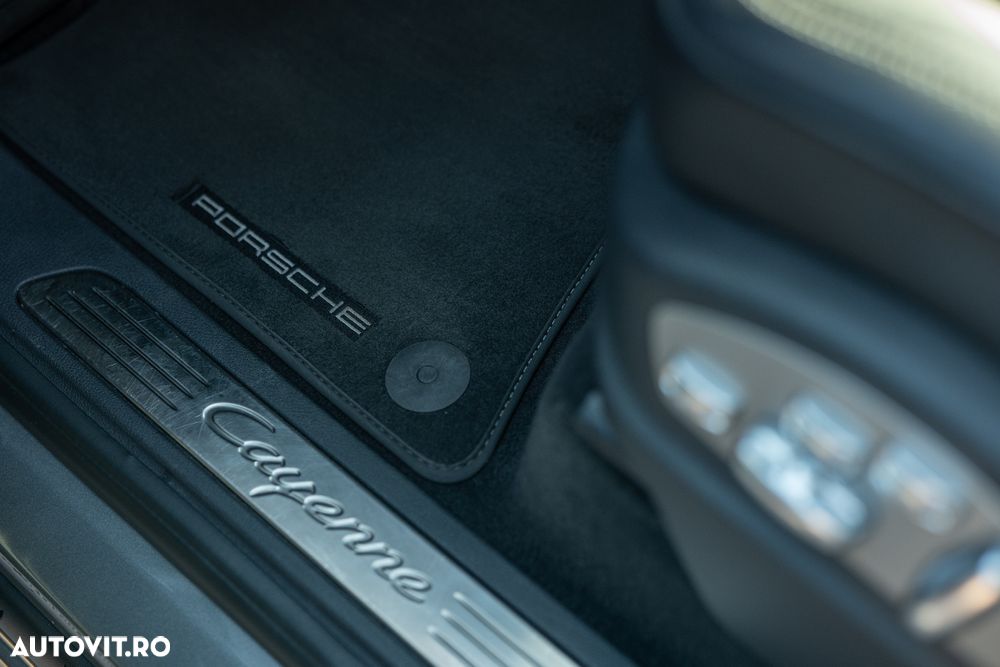 Porsche Cayenne 3.0 L - 32