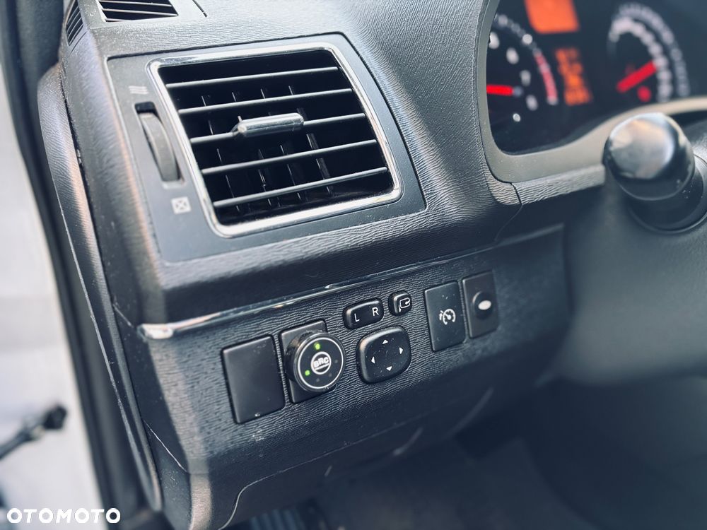 Toyota Avensis 1.8 Sol NAVI - 20