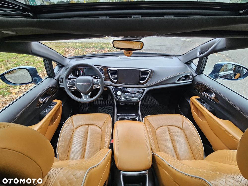 Chrysler Pacifica - 11