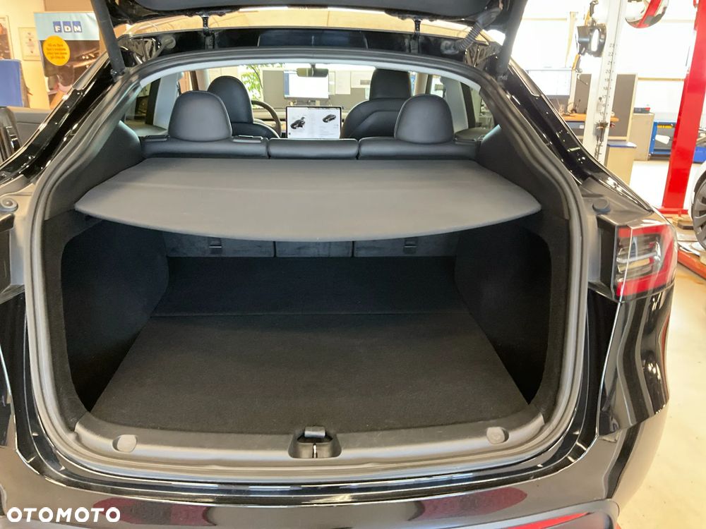 Tesla Model Y Long Range AWD - 10