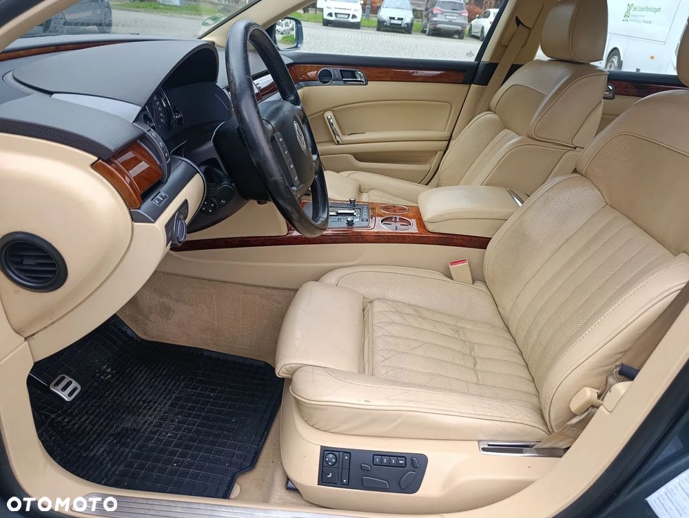 Volkswagen Phaeton - 12