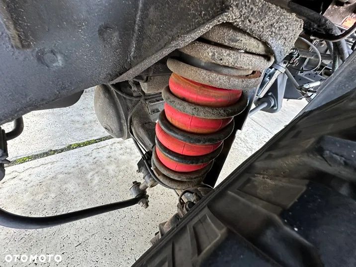 Land Rover Defender - 19