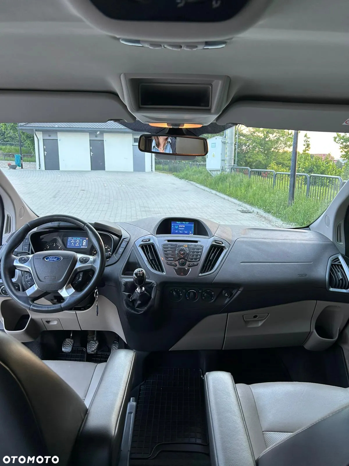 Ford Tourneo Custom - 25