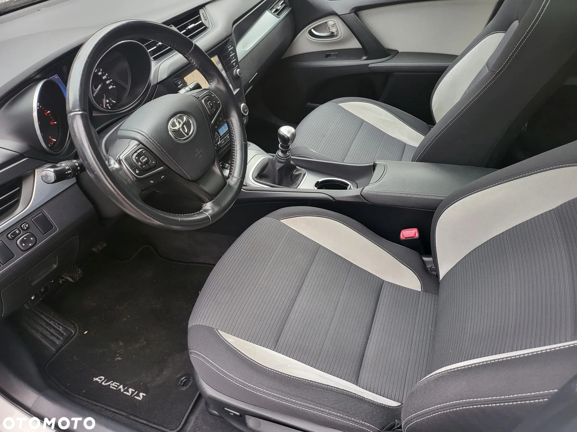 Toyota Avensis Touring Sports 1.8 Executive - 23