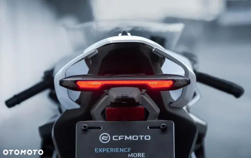 CFMoto SR - 9