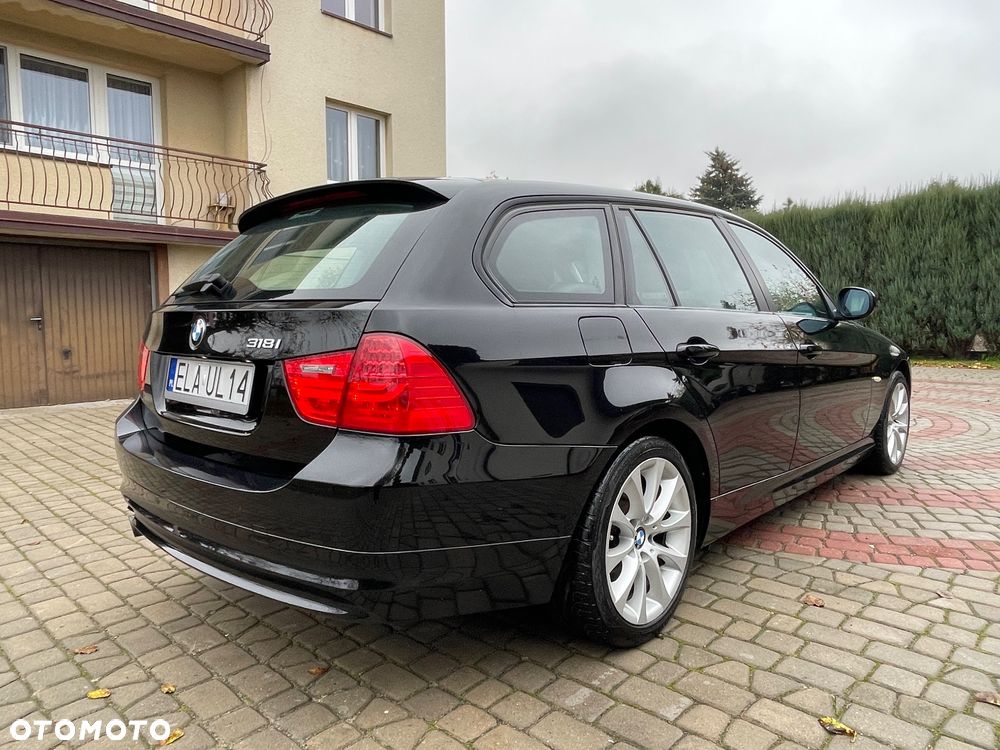 BMW Seria 3 318i Touring - 4
