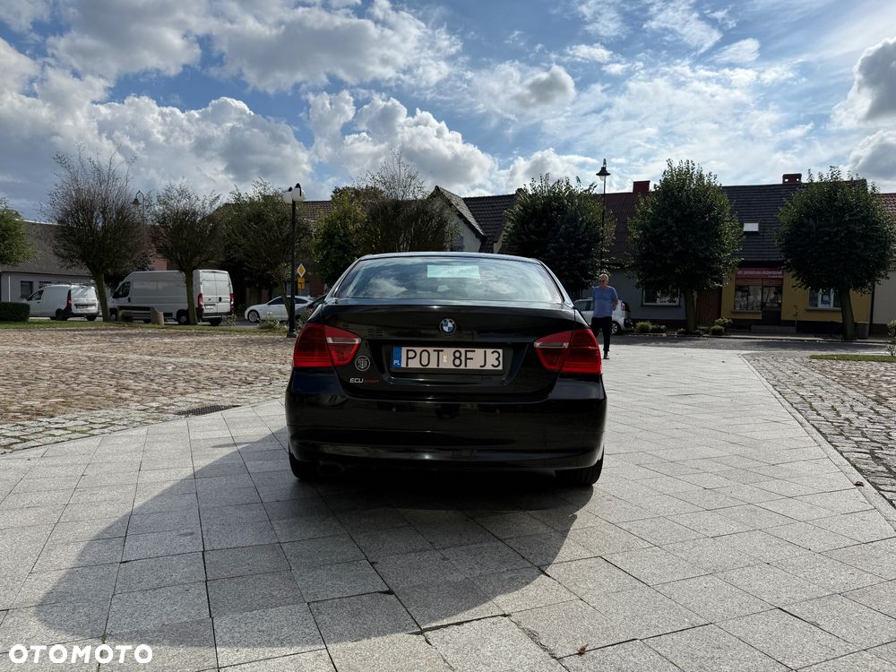 BMW Seria 3 318i - 4