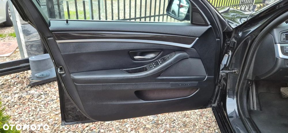 BMW Seria 5 525d xDrive Luxury Line - 32