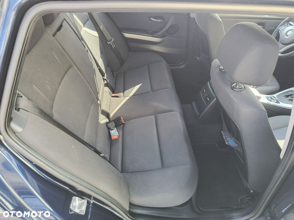 BMW Seria 3 318i - 15