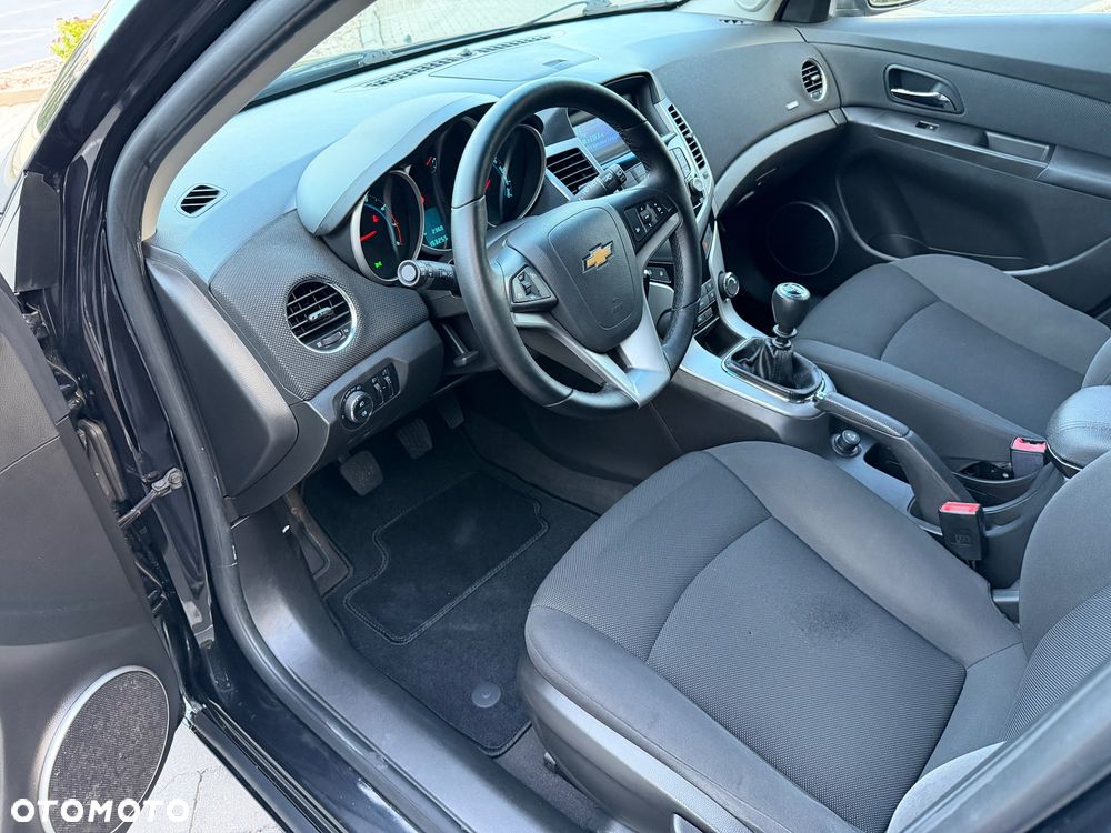 Chevrolet Cruze 1.8 LS+ - 8