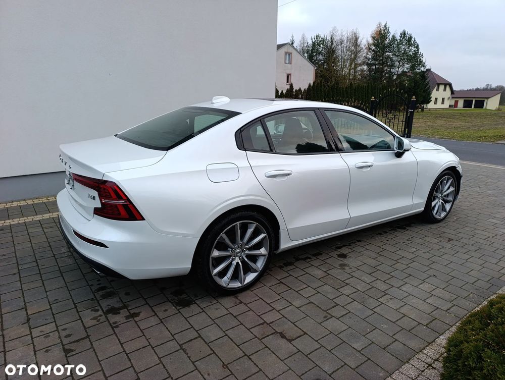 Volvo S60 T6 AWD Momentum Pro - 4