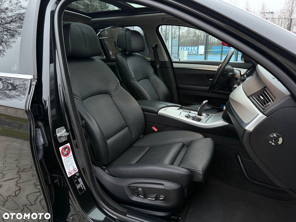BMW Seria 5 525d Luxury Line - 16