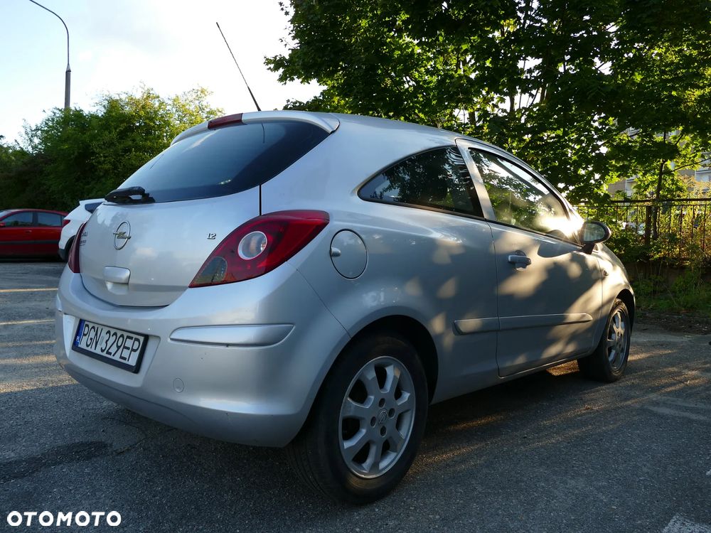 Opel Corsa 1.2 16V Cosmo - 4