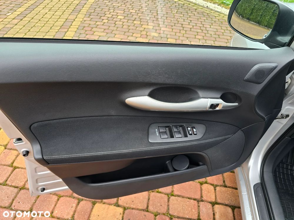 Toyota Auris 1.8 HSD Sol - 33