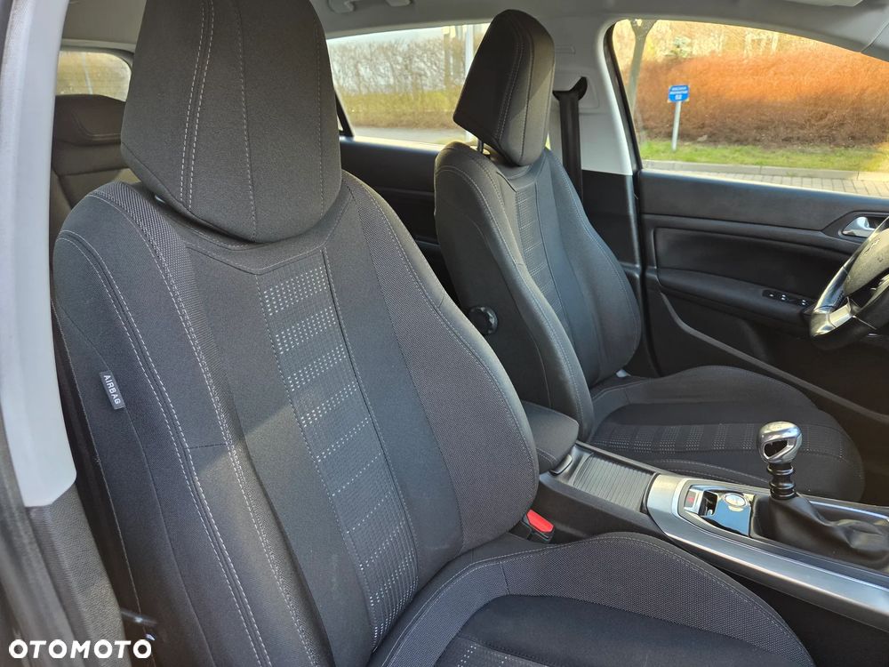 Peugeot 308 PureTech 130 Stop & Start Winter Edition - 13